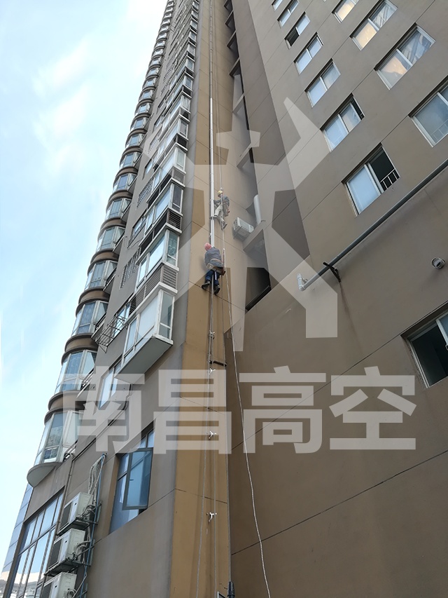 南昌蜘蛛人：高空作業