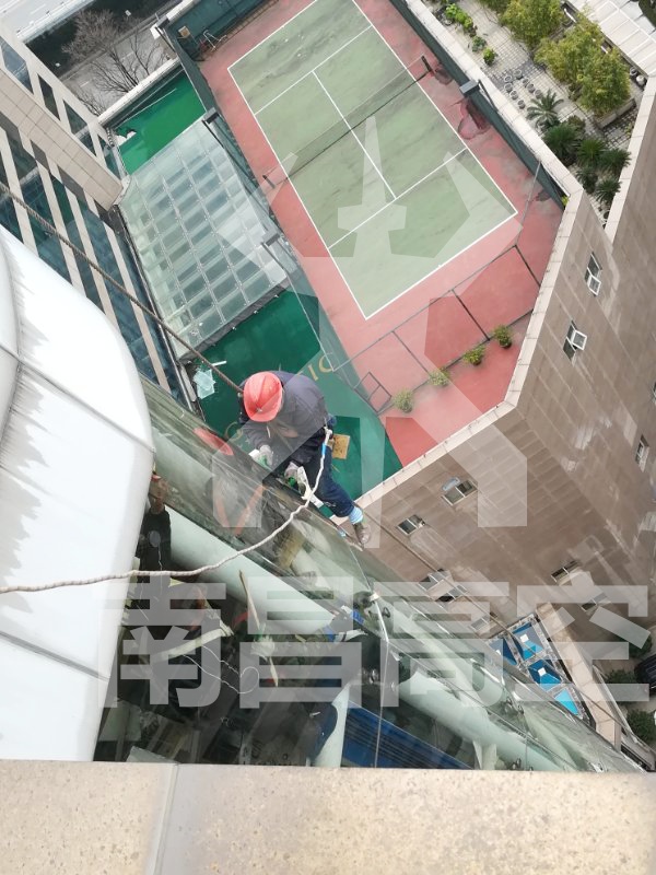 南昌蜘蛛人：高空作業